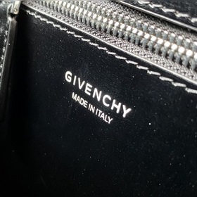 Givenchy Классическая сумка из кожи Antignoa Артикул 19901150 Из
