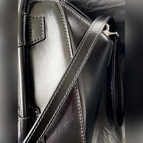 Givenchy Классическая сумка из кожи Antignoa Артикул 19901150 Из