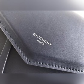 Givenchy Конверт-сумка через плечо Модель № 0147 Размеры： 23*16*4