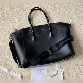 Сумка-тоут Givenchy Antigona sport  Изготовлена вручную из кожи