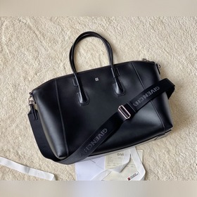 Сумка-тоут Givenchy Antigona sport  Изготовлена вручную из кожи