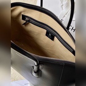 Сумка-тоут Givenchy Antigona sport  Изготовлена вручную из кожи