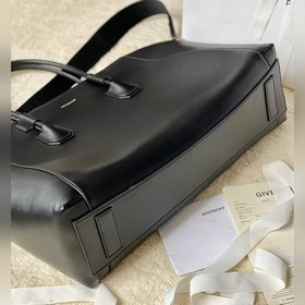 Сумка-тоут Givenchy Antigona sport  Изготовлена вручную из кожи