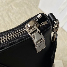 Сумка-тоут Givenchy Antigona sport  Изготовлена вручную из кожи 