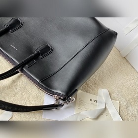 Сумка-тоут Givenchy Antigona sport  Изготовлена вручную из кожи 