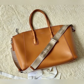 Сумка Givenchy Antigona sport  Изготовлена вручную из кожи телен