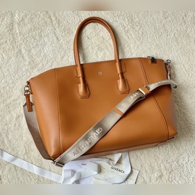 Сумка Givenchy Antigona sport  Изготовлена вручную из кожи телен