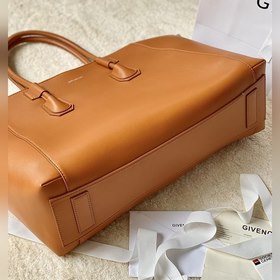 Сумка Givenchy Antigona sport  Изготовлена вручную из кожи телен