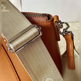 Сумка Givenchy Antigona sport  Изготовлена вручную из кожи телен