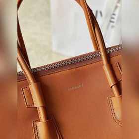 Сумка Givenchy Antigona sport  Изготовлена вручную из кожи телен