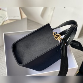 Givenchy Шоппер tote bag  Полностью металлическая фурнитура, во