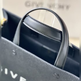 Givenchy Шоппер tote bag  Полностью металлическая фурнитура, во