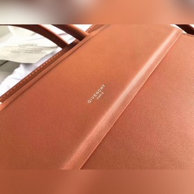 Givench Horizon Ручная сумка из гладкой кожи с плоским дном Модел