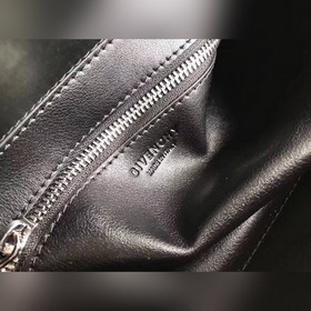 Givench Horizon Ручная сумка из гладкой кожи с плоским дном Модел