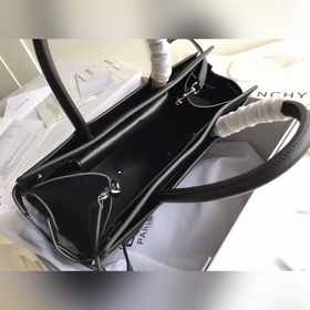 Givench Horizon Ручная сумка из гладкой кожи с плоским дном Модел