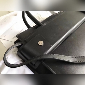 Givench Horizon Ручная сумка из гладкой кожи с плоским дном Модел