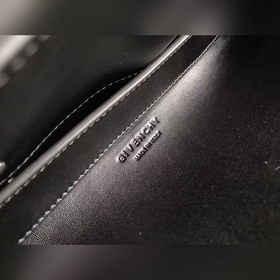 Givench Horizon Ручная сумка из гладкой кожи с плоским дном Модел