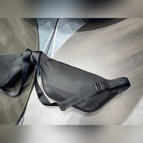 GIVENCHY Поясная сумка/сумка на грудь Изготовлена из нейлоновой