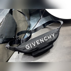 GIVENCHY Поясная сумка/сумка на грудь Изготовлена из нейлоновой