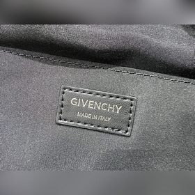 GIVENCHY Поясная сумка/сумка на грудь Изготовлена из нейлоновой 