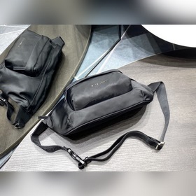 GIVENCHY Поясная сумка/сумка на грудь Изготовлена из нейлоновой