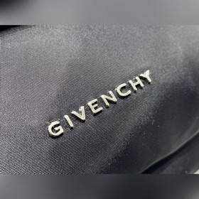 GIVENCHY Поясная сумка/сумка на грудь Изготовлена из нейлоновой 