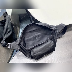 GIVENCHY Поясная сумка/сумка на грудь Изготовлена из нейлоновой 