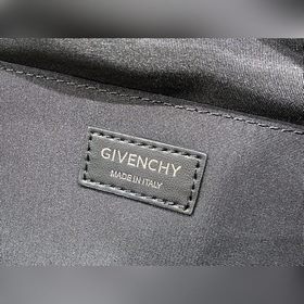 GIVENCHY Поясная сумка/сумка на грудь Изготовлена из нейлоновой 