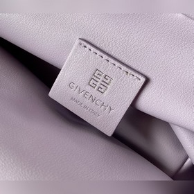 Givenchy KennyBag Сумка на цепочке С первого взгляда я влюбилась 