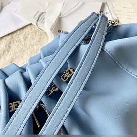Givenchy KennyBag Сумка с цепочкой С первого взгляда я влюбилась 