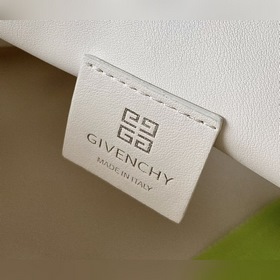 Givenchy KennyBag Сумка на цепочке С первого взгляда я влюбилась 