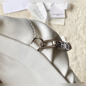 Givenchy KennyBag Сумка на цепочке С первого взгляда я влюбилась 