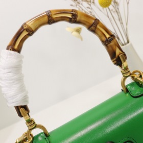 GUCCI Классическая серия Сумка с бамбуковым ручкой Модель： 675797
