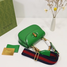 GUCCI Классическая серия Сумка с бамбуковым ручкой Модель： 675797