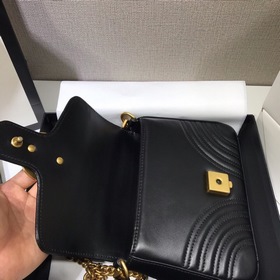 GUCCI GG Marmont Сумка Модель： 547260 В этом году по-прежнему в т