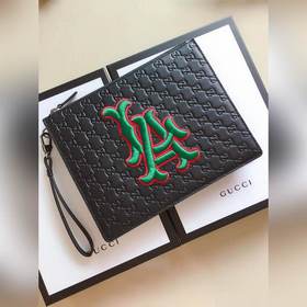 Gucci синхронно обновил серию сумок NY Yankccs. Модель： 547796 Вд