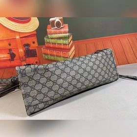 GUCCI Классическая сумка с цветочным узором Модель 681695 Сумка-м