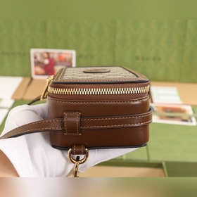 GUCCI Мини-сумка с застежкой-клипсой Модель： 671674 Коричневый Се