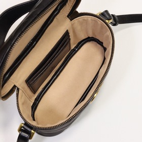 GUCCI Маленькая сумка с косой застежкой-молнией Модель： 672253 Че