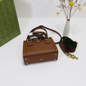 GUCCI Сумка с ручками виде бамбуковых стеблей и двумя ремнями Мод