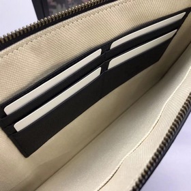 Кожаная сумка GUCCI Модель： 523684 Кожаная сумка из серии Animal