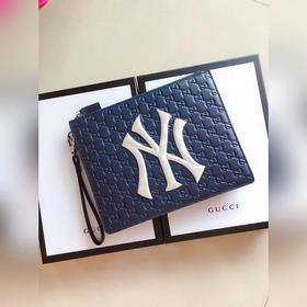 Gucci синхронно обновил серию сумок NY Yankccs. Модель： 547796 Вд