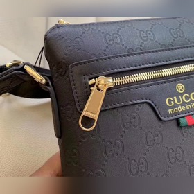GUCCI Мужская сумка через плечо из кожи первого слоя Модель： AL98