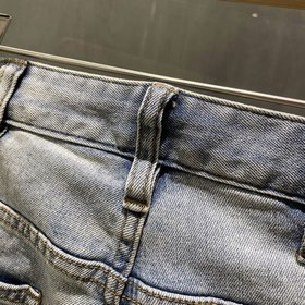 GUCCI Мужские джинсы из светлого денима Эта модель джинсов занима