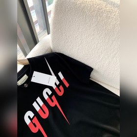 Gucci Весенне-летняя футболка с принтом виде молнии Ткань изгото