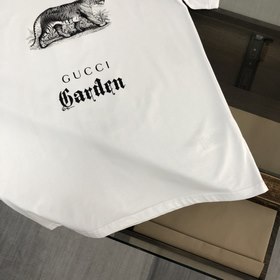 GUCCI Классическая футболка с круглым вырезом и короткими рукавам