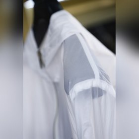 Gucci Куртка с защитой от солнца для пляжа. Незаменимый элемент п
