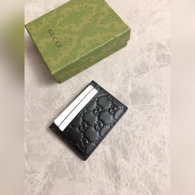 Новейший карточный футляр GUCCI с тиснением. Артикул： 443127. цве