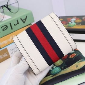 GUCCI Артикул： 523174 Бежевый кожаный кошелек с внутренними отд