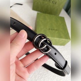 Классический черный пояс Gucci из серии GG Marmont Изготовлен из 